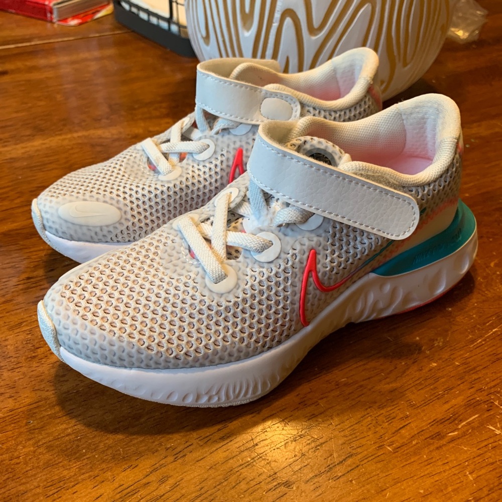 Nike girls shoes